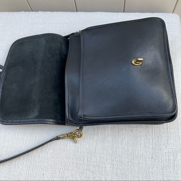 COACH VINTAGE STATION BLACK LEATHER CROSSBODY - Picture 8 of 13